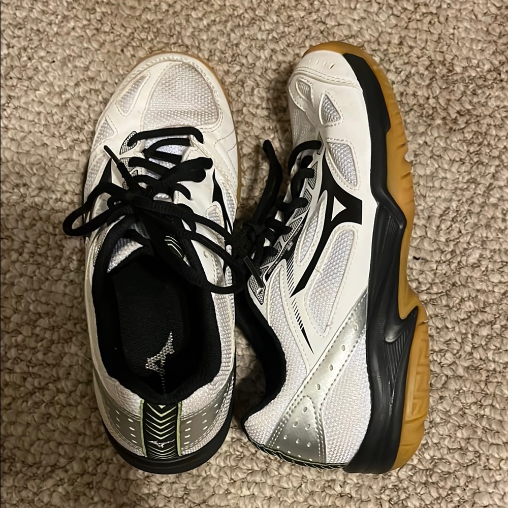 Mizuno White and Black Sports Sneakers